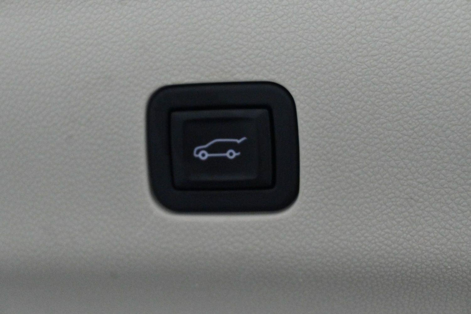 Used 2024 Crystal White Tricoat Cadillac Sport Platinum image 11