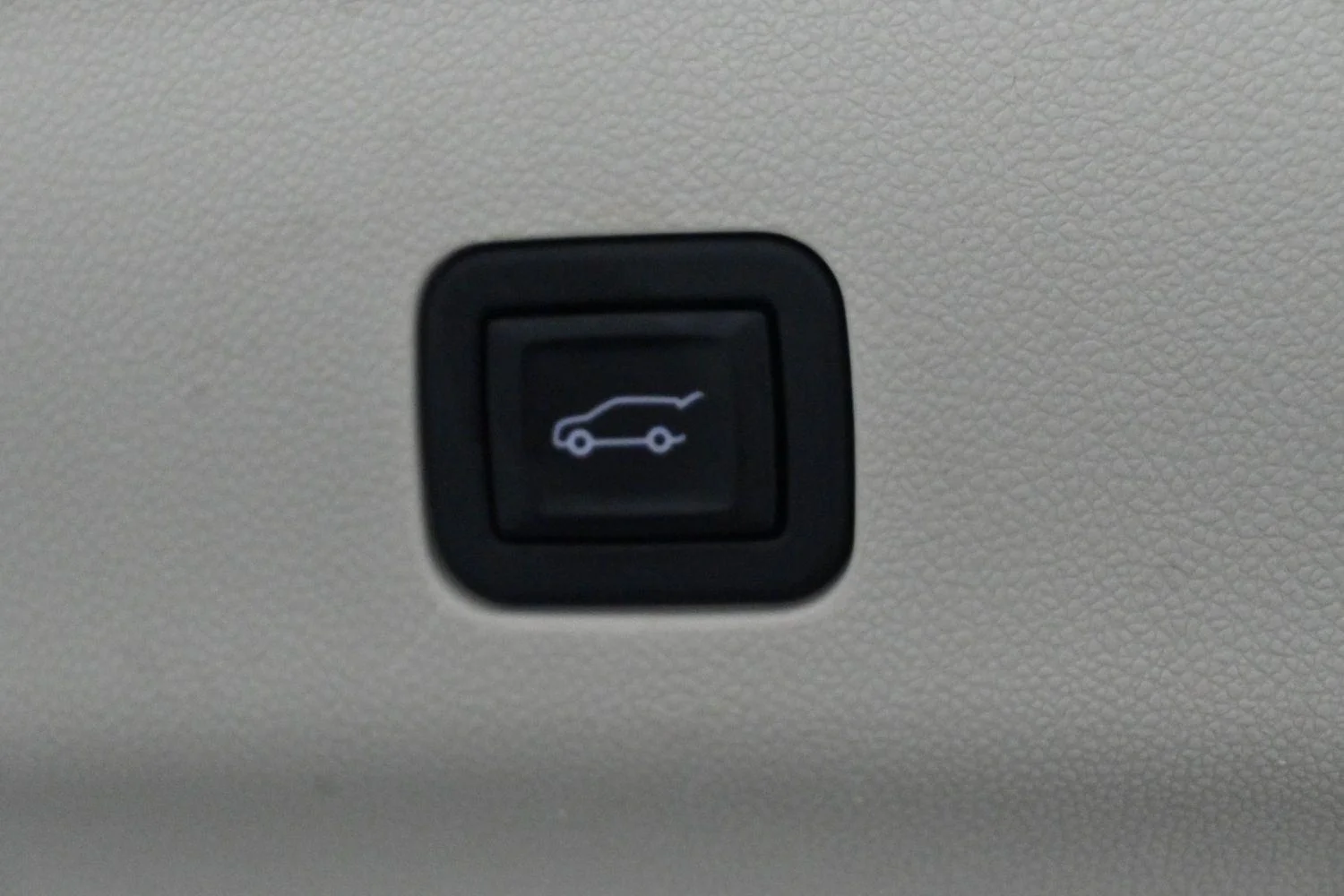 Used 2024 Crystal White Tricoat Cadillac Sport Platinum image 11