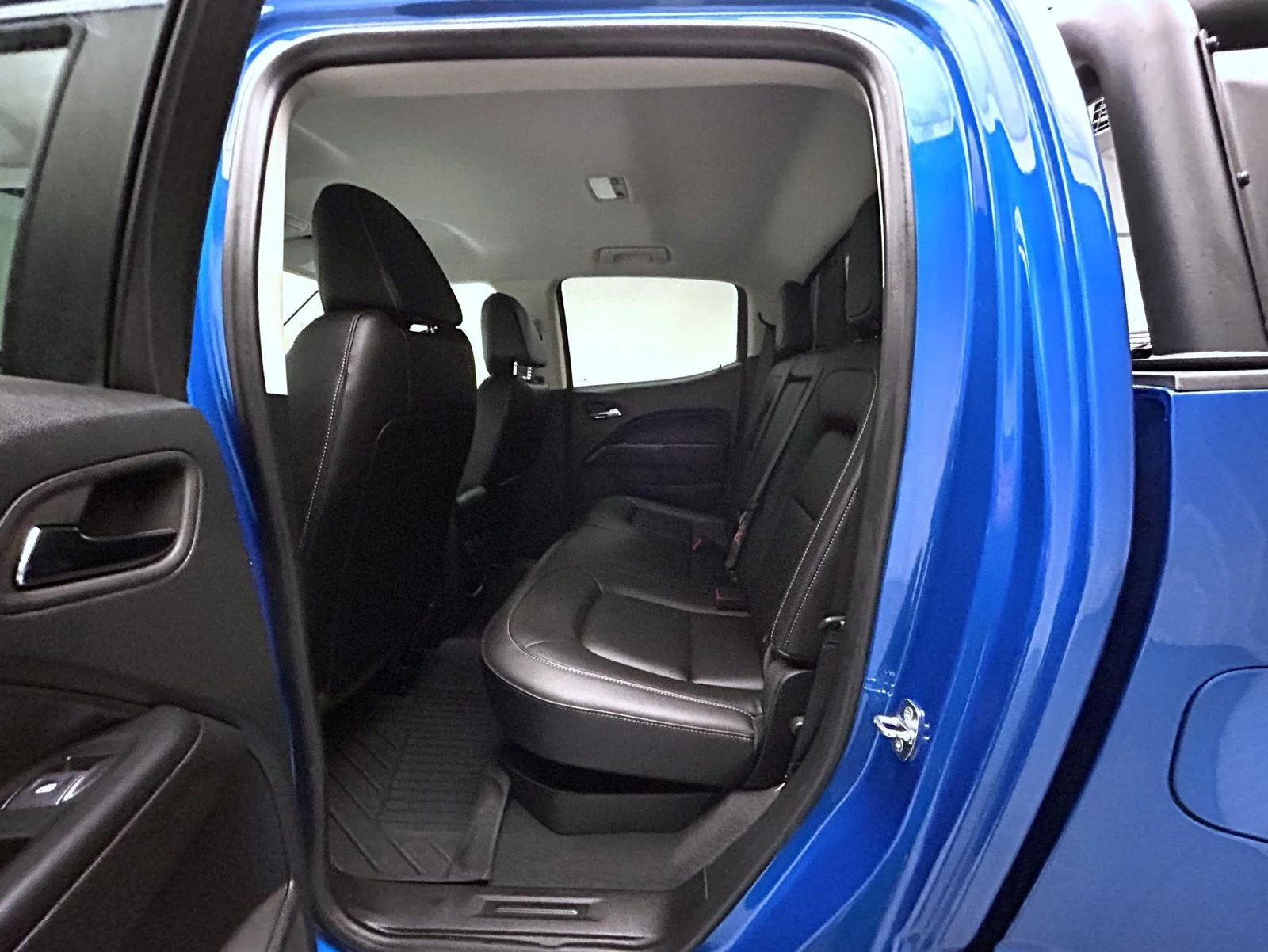 Used 2022 Blue Chevrolet ZR2 image 19