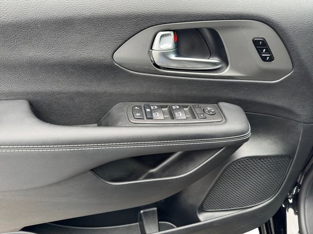 Used 2025 Black Chrysler Select image 14