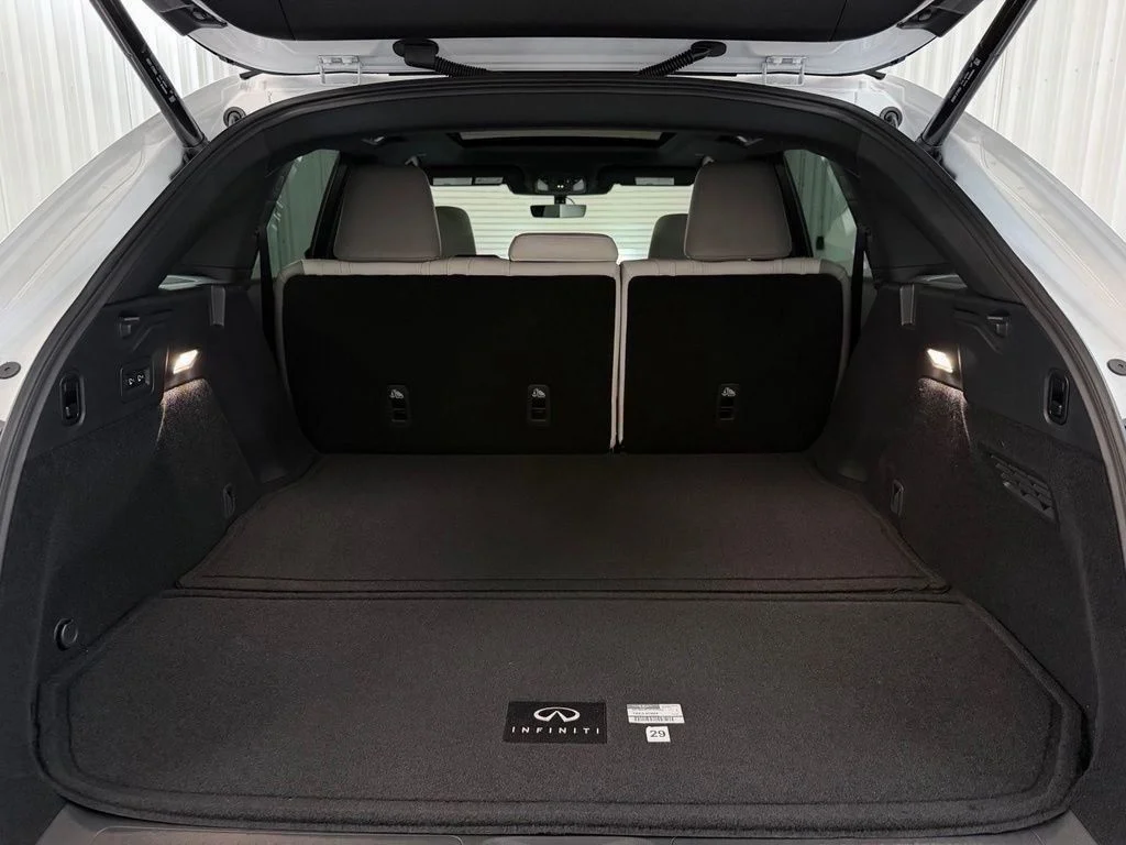 New 2027 RADIANT WHITE INFINITI Luxe AWD image 37