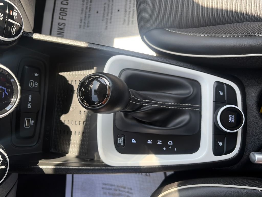 Used 2025 White Hyundai Limited image 24
