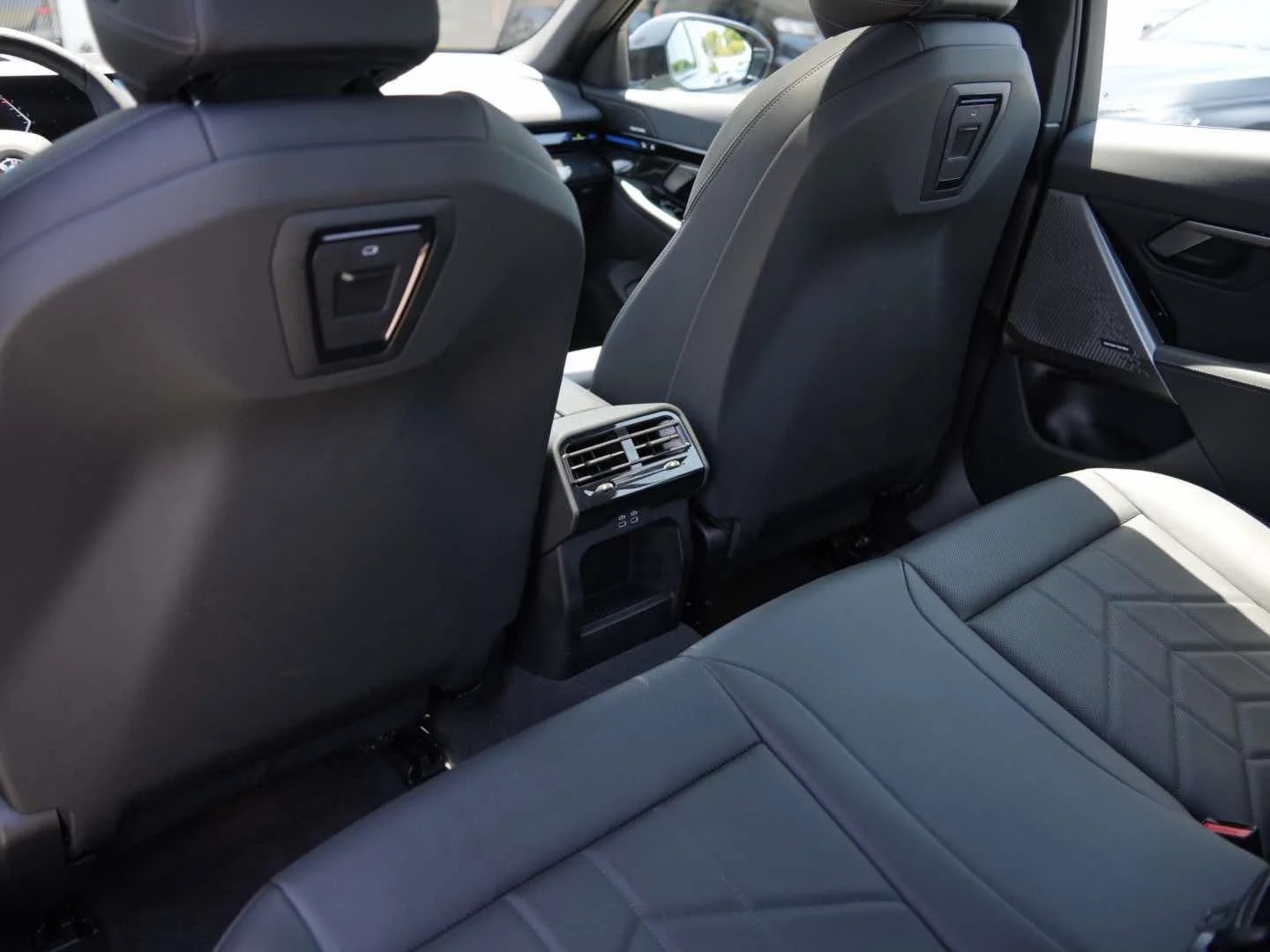Used 2026 Dark Graphite Metallic BMW 530i Sedan image 9