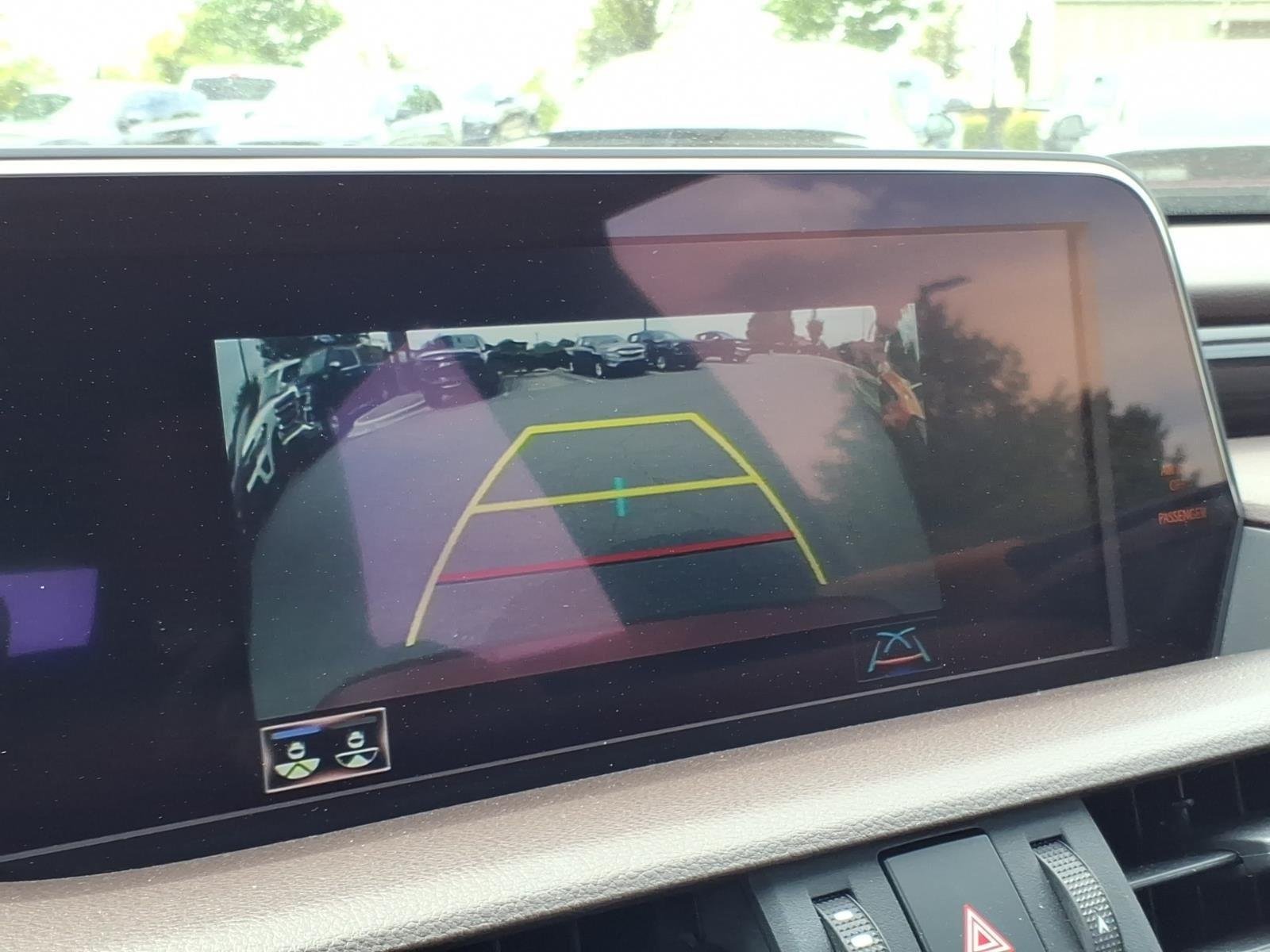 Used 2020 Matador Red Mica Lexus ES 350 image 4