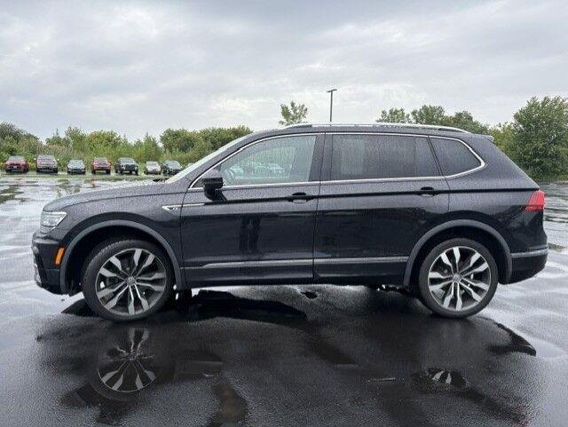 Used 2020 Deep Black Pearl Volkswagen SEL Premium R-Line image 8