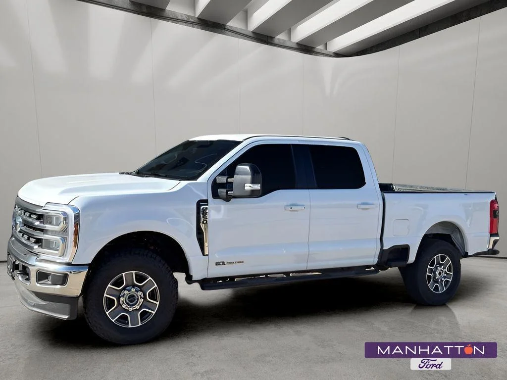 Used 2025 Oxford White Ford LARIAT image 1