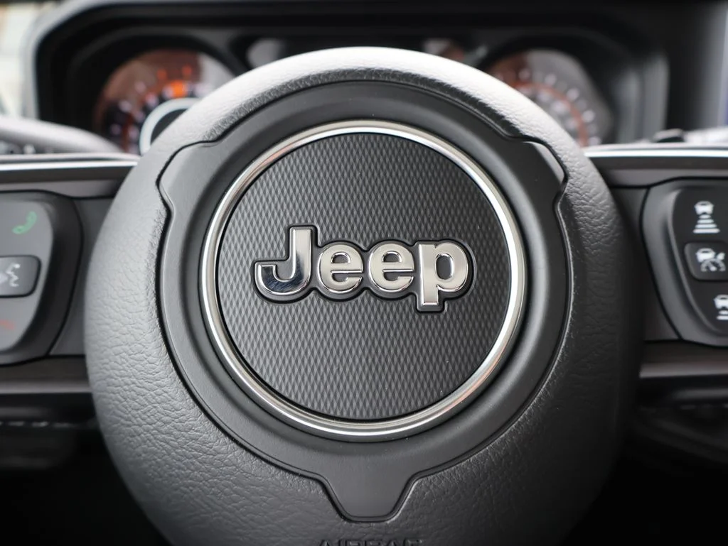 New 2026 Bright White Clear-Coat Exterior Paint Jeep 85th Anniversary Edition image 26