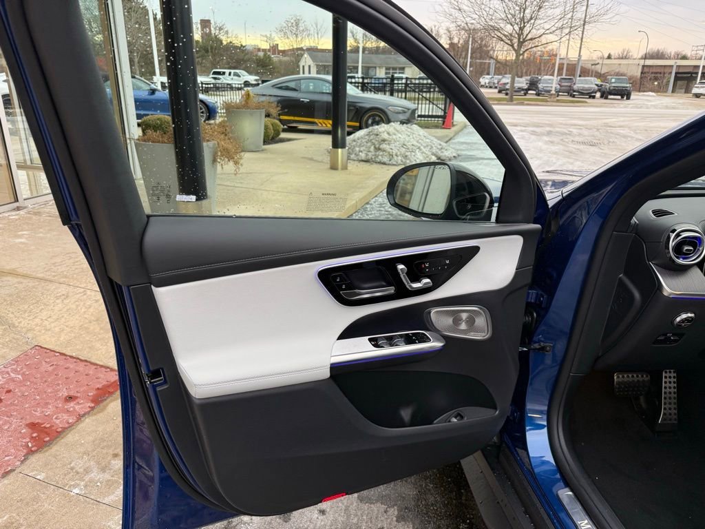 New 2026 Starling Blue Metallic Mercedes-Benz GLC 300 image 22
