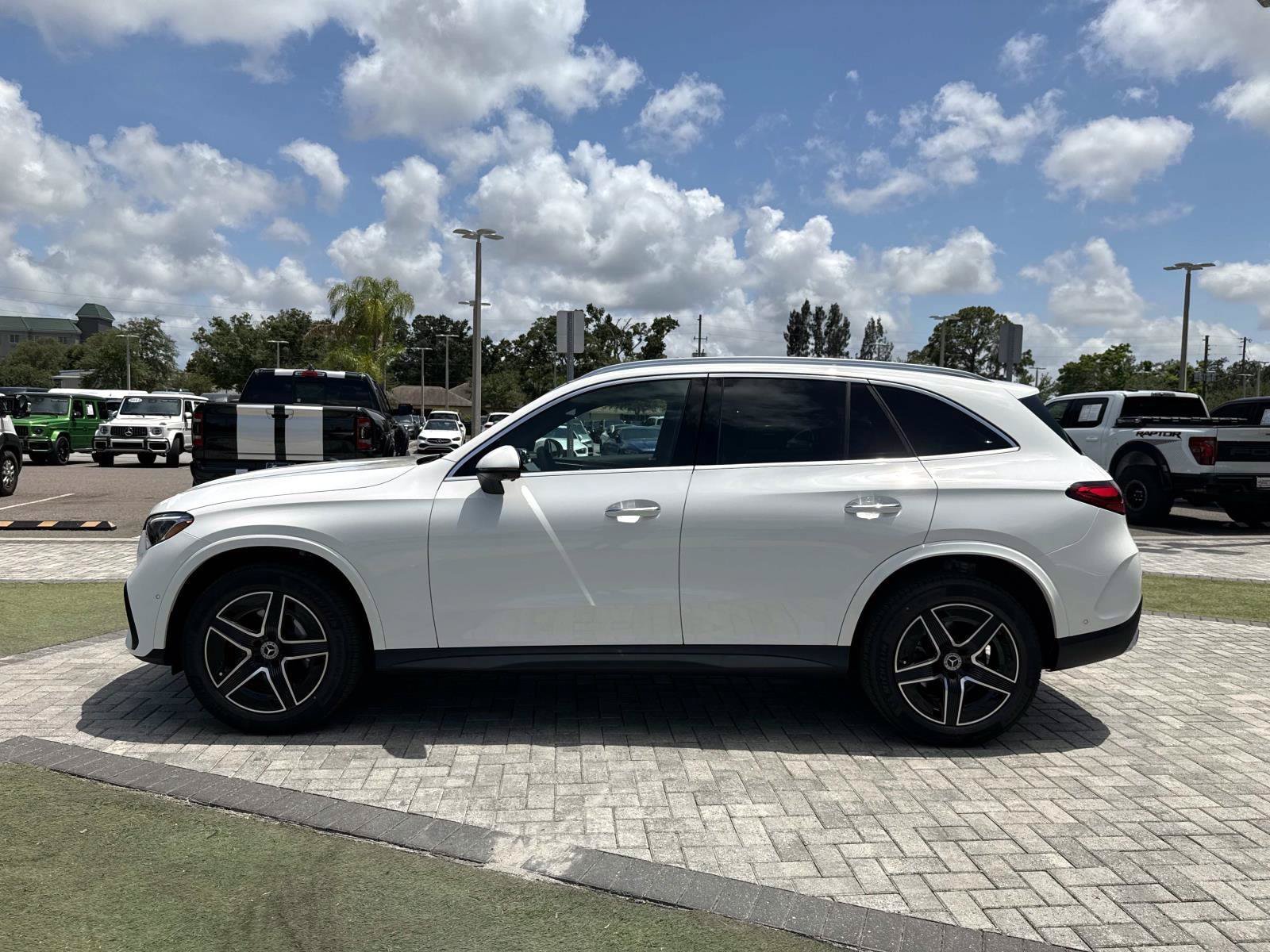 New 2026 Polar White Mercedes-Benz 300 4MATIC® SUV image 3