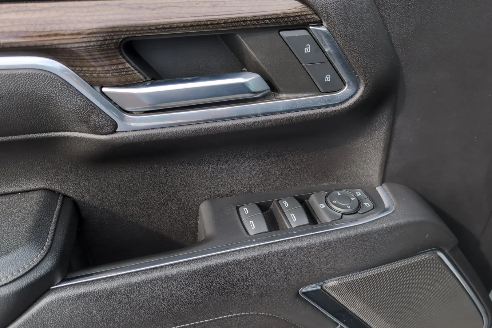 Used 2023 STERLING GRAY METALLIC Chevrolet RST image 12