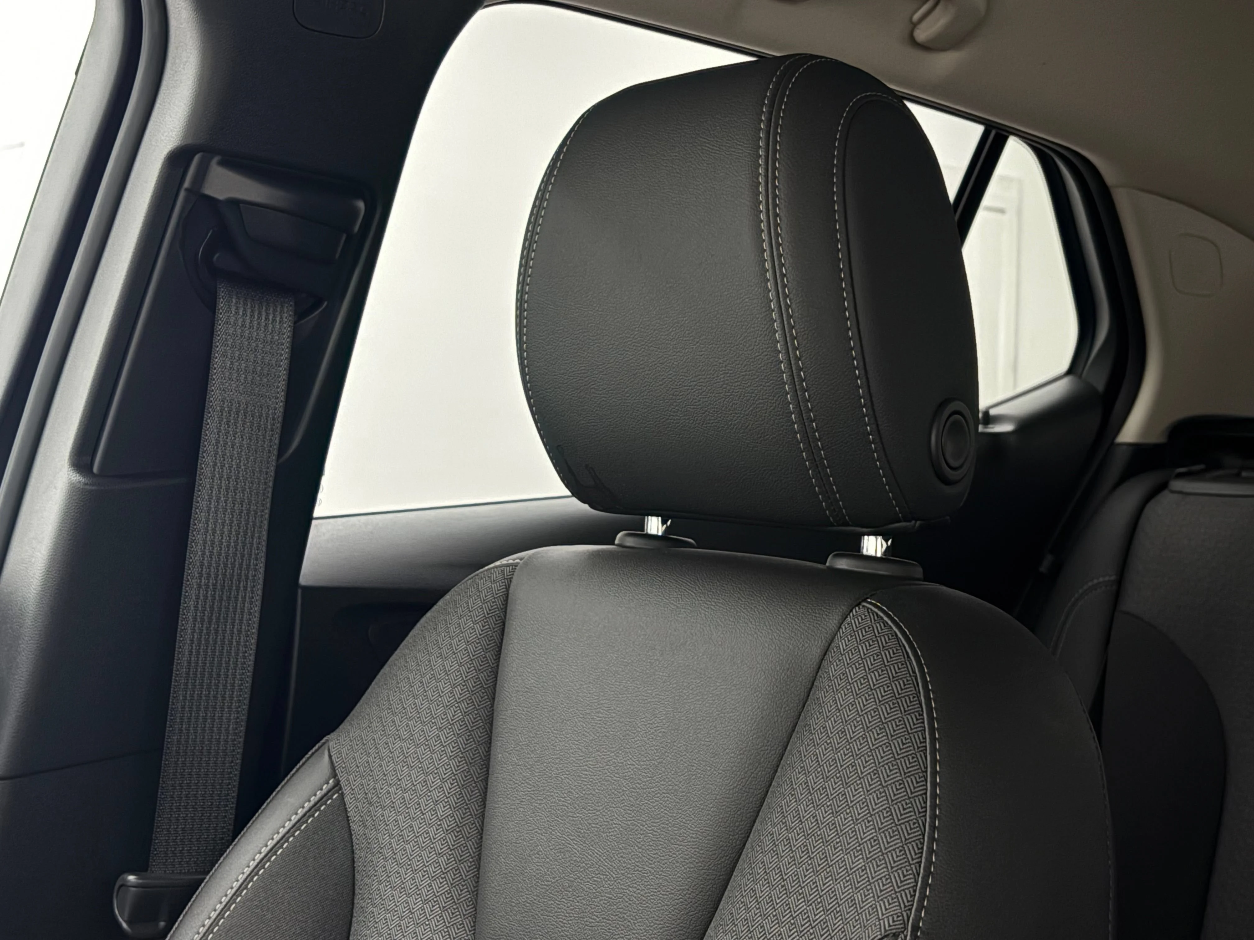 Used 2023 Summit White Buick Preferred image 41
