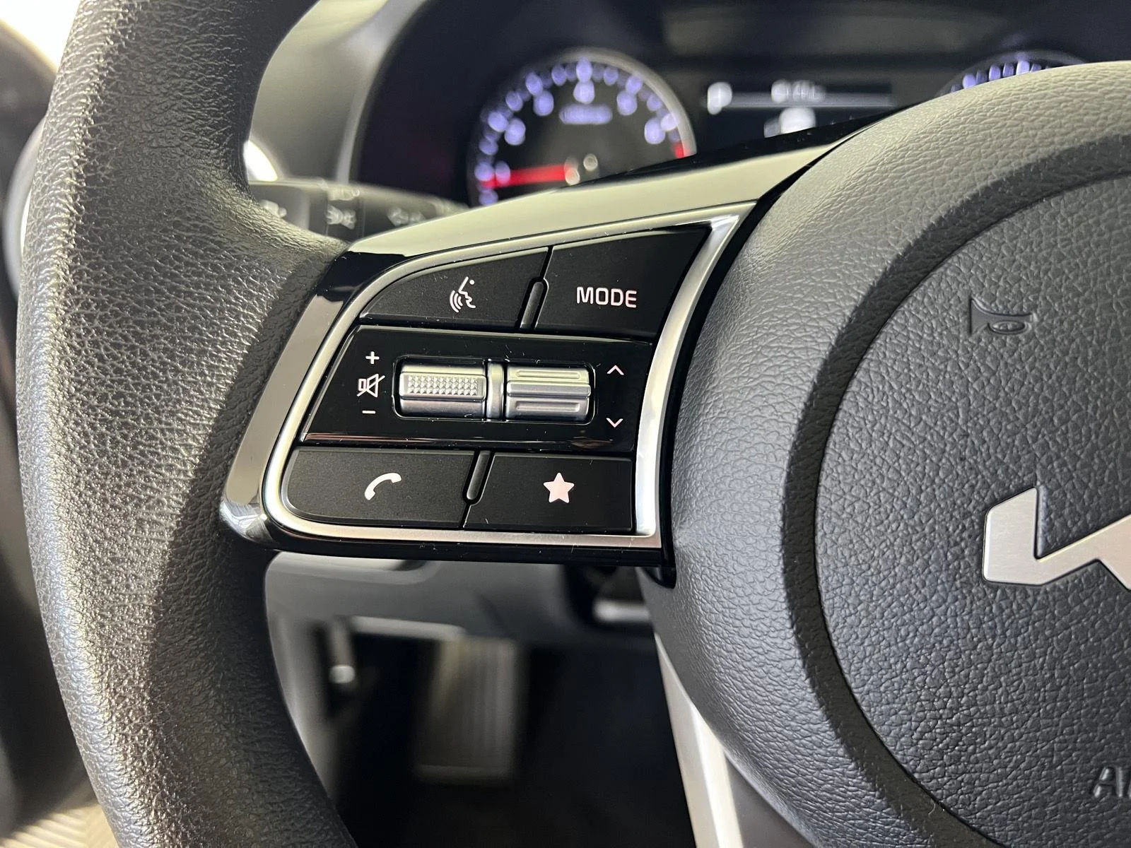 Used 2024 Gravity Gray Kia LXS image 15