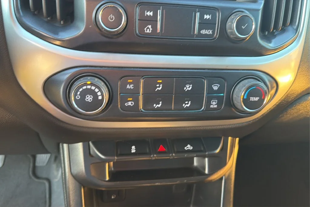 Used 2022 BLACK Chevrolet 2WD LT image 28