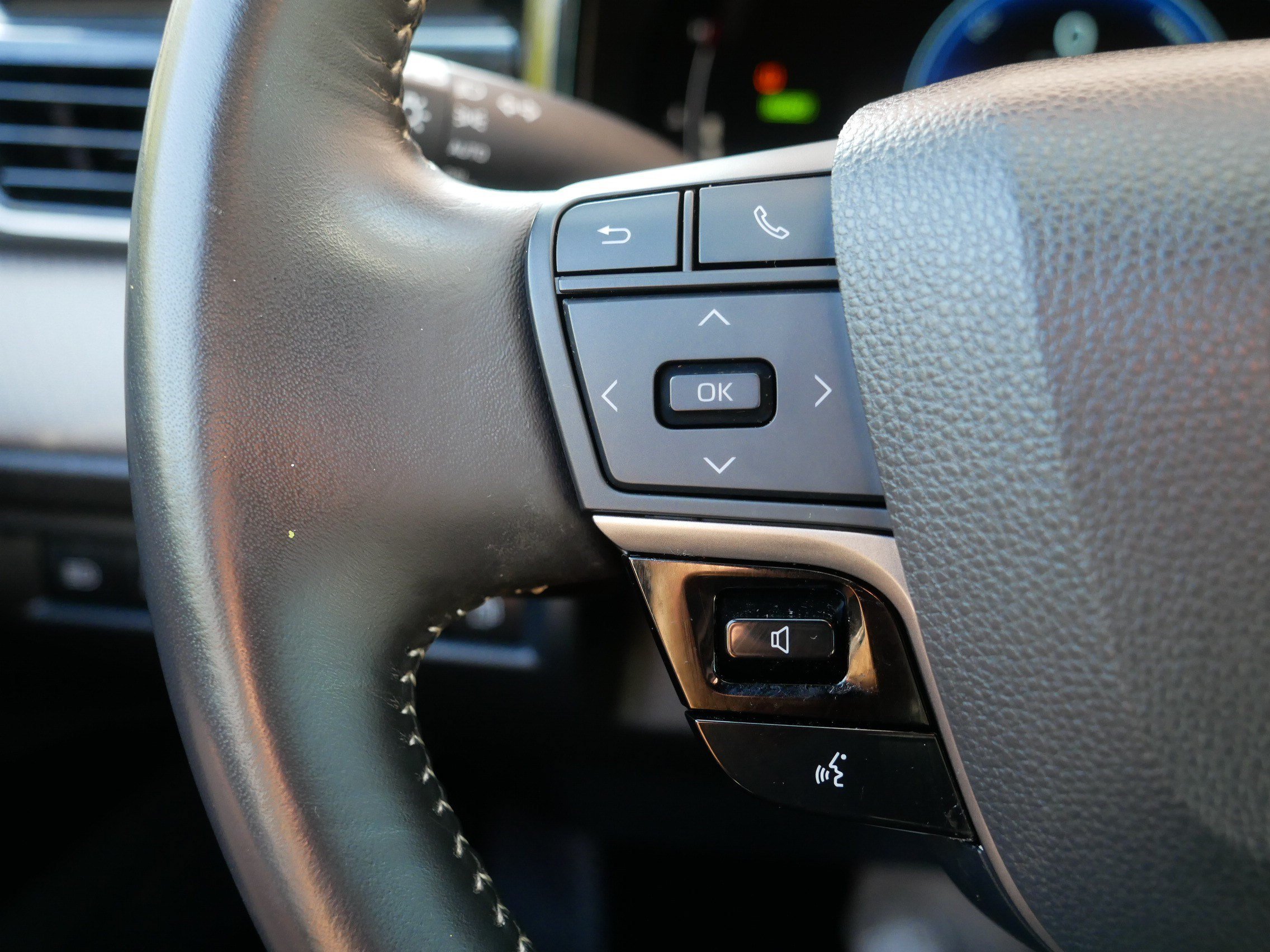 Used 2025 Underground Toyota SE image 28