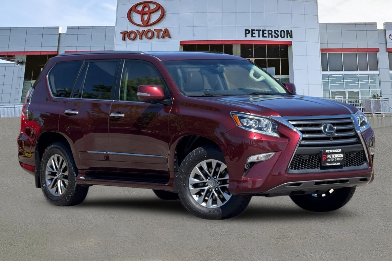 Used 2019  Lexus 460 Luxury image 2