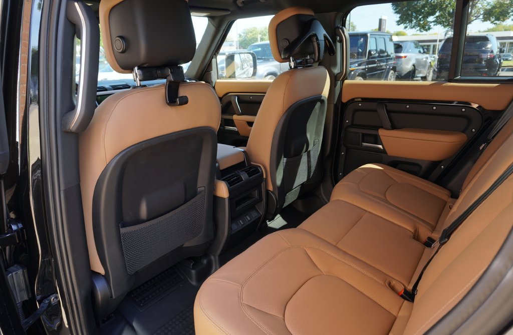 New 2026 Santorini Black Land Rover X-Dynamic SE image 27