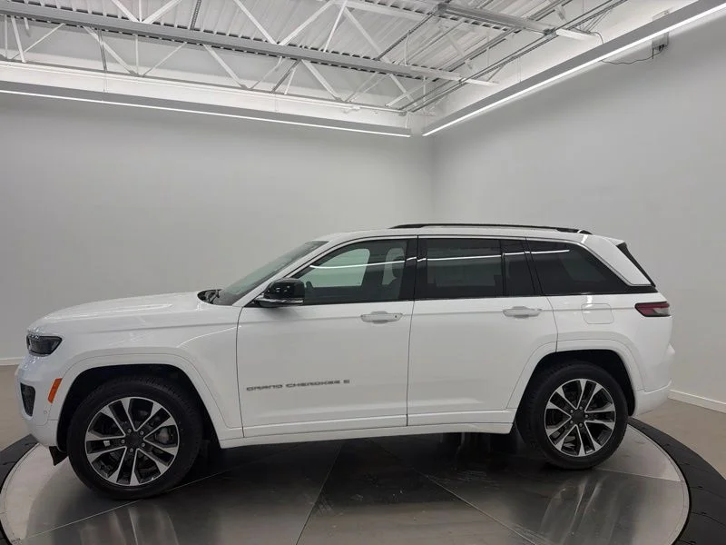 Used 2023 White Jeep Overland image 7