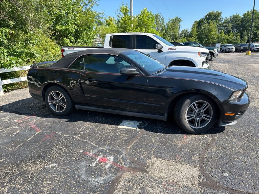 Used 2012 Black Ford V6 Premium image 6