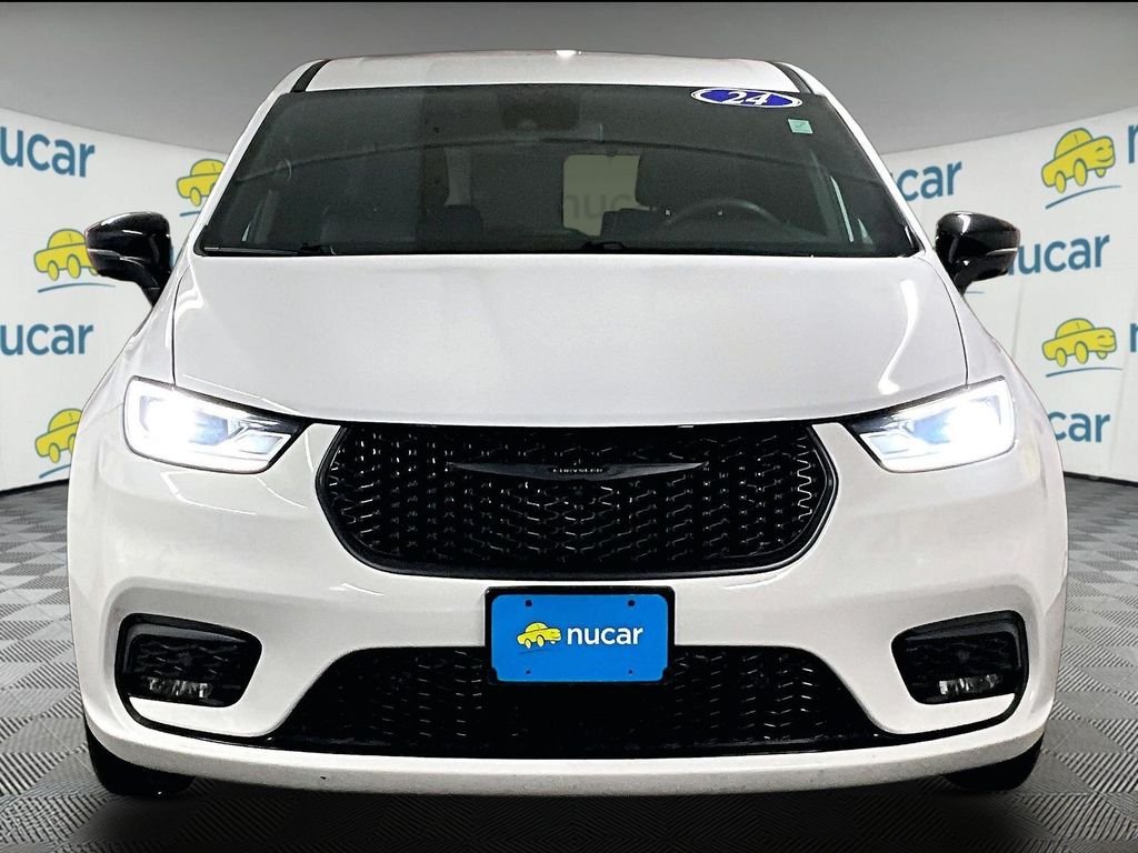 Used 2024 White Chrysler Select S Appearance image 2