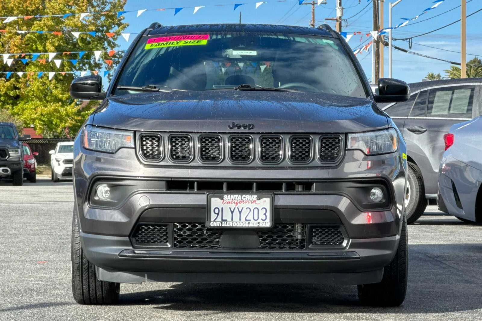 Used 2023 Gray Jeep Latitude image 9