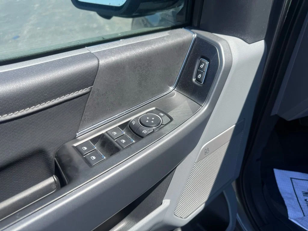 2025 Ford F-150 XLT - Photo 12
