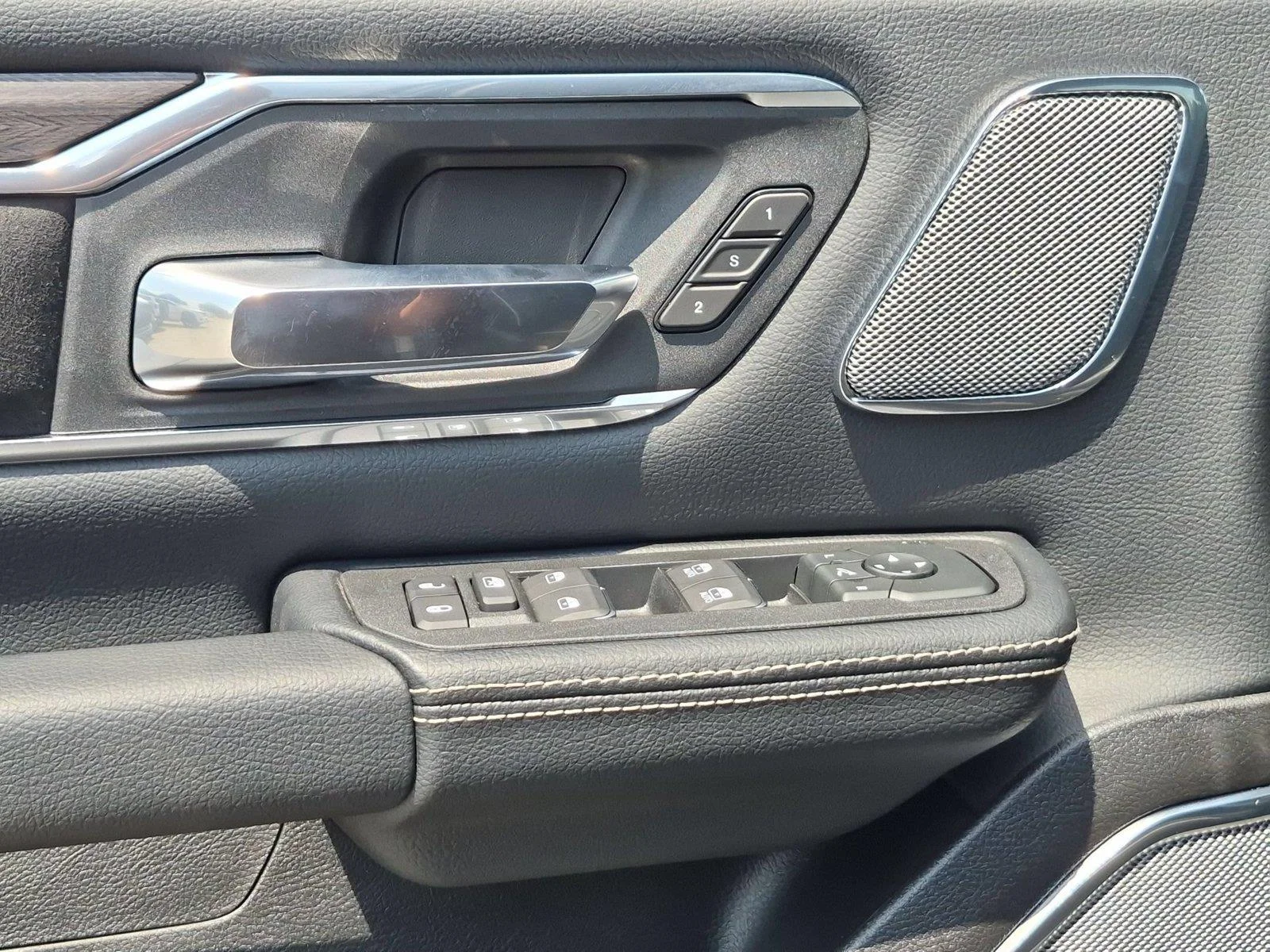 New 2026 Serrano-Green Metallic Exterior Paint RAM Laramie image 16