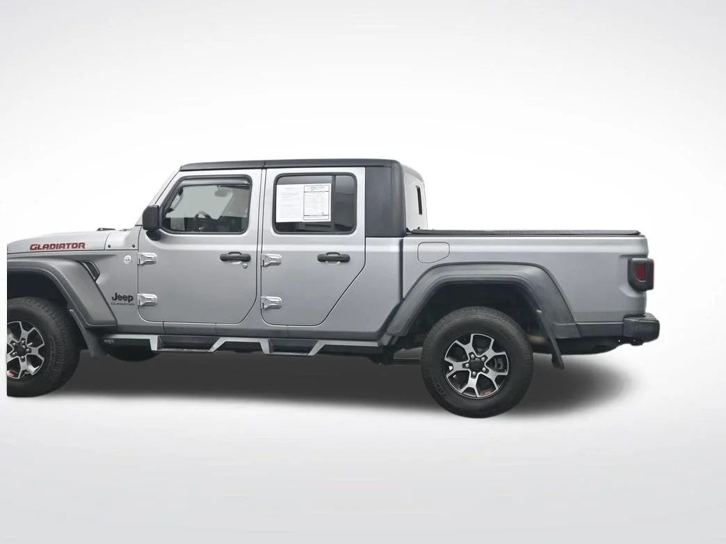 Used 2020 Billet Silver Metallic Clearcoat Jeep Sport image 10