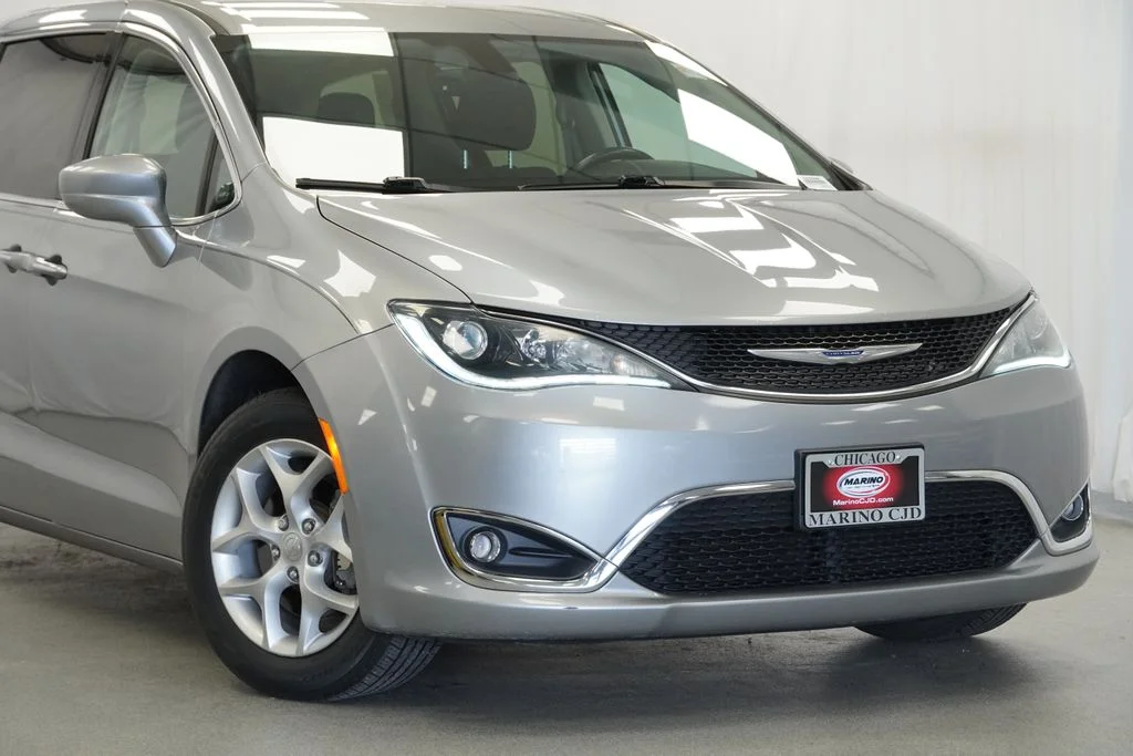 Used 2019 Silver Chrysler Touring Plus image 3