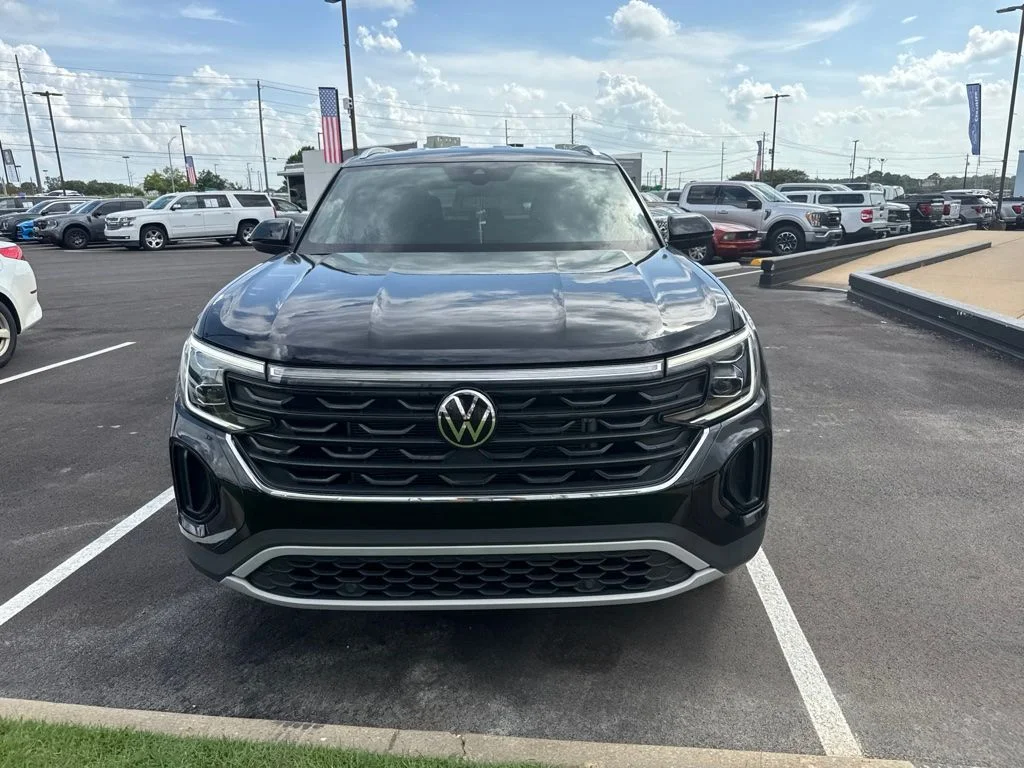 Certified Used 2024  Volkswagen 2.0T SE image 3