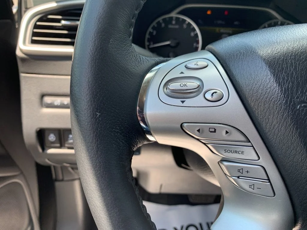 Used 2018 Gray Nissan SL image 26
