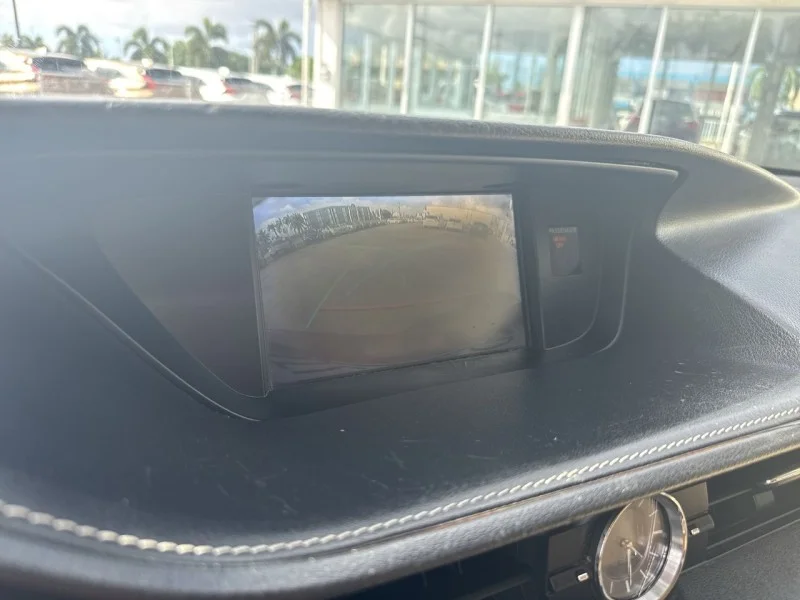 Used 2015 Red Lexus  image 13