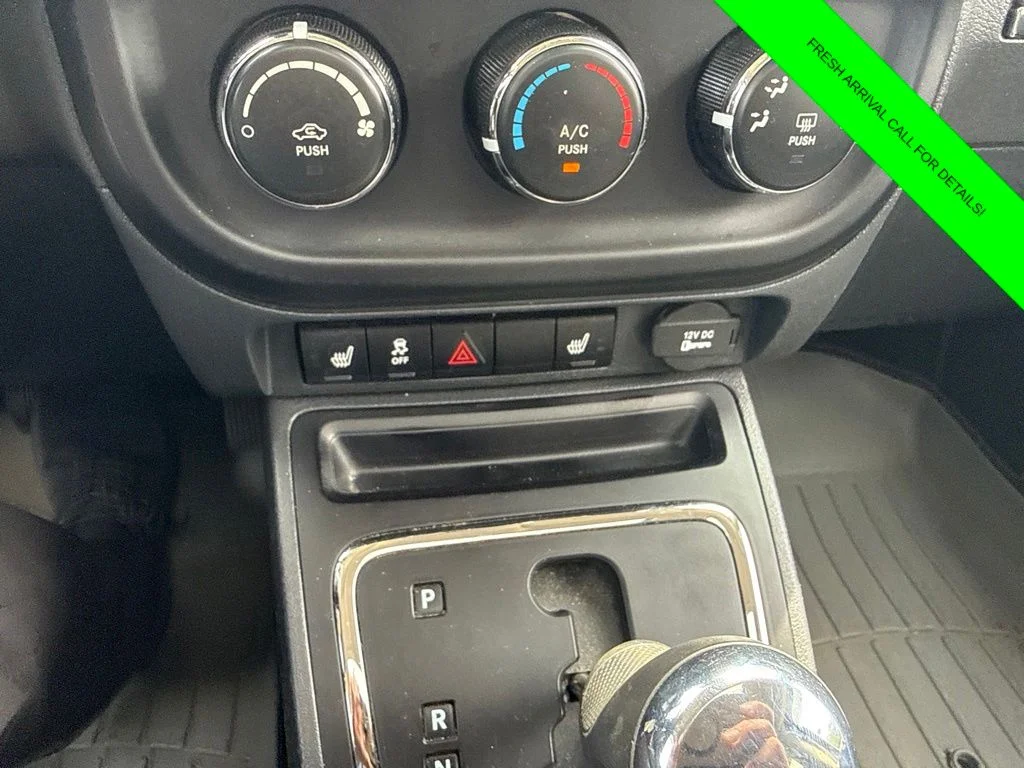 Used 2016 Gray Jeep Latitude image 28