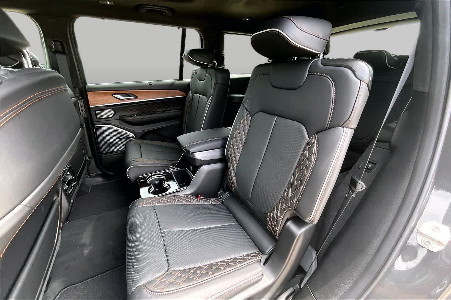 New 2026 Baltic Gray Metallic Clear-Coat Exterior Paint Jeep Summit image 21