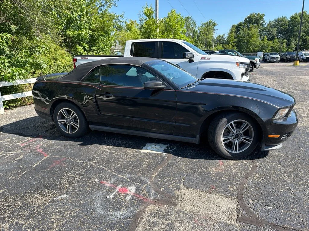Used 2012 Black Ford V6 Premium image 6
