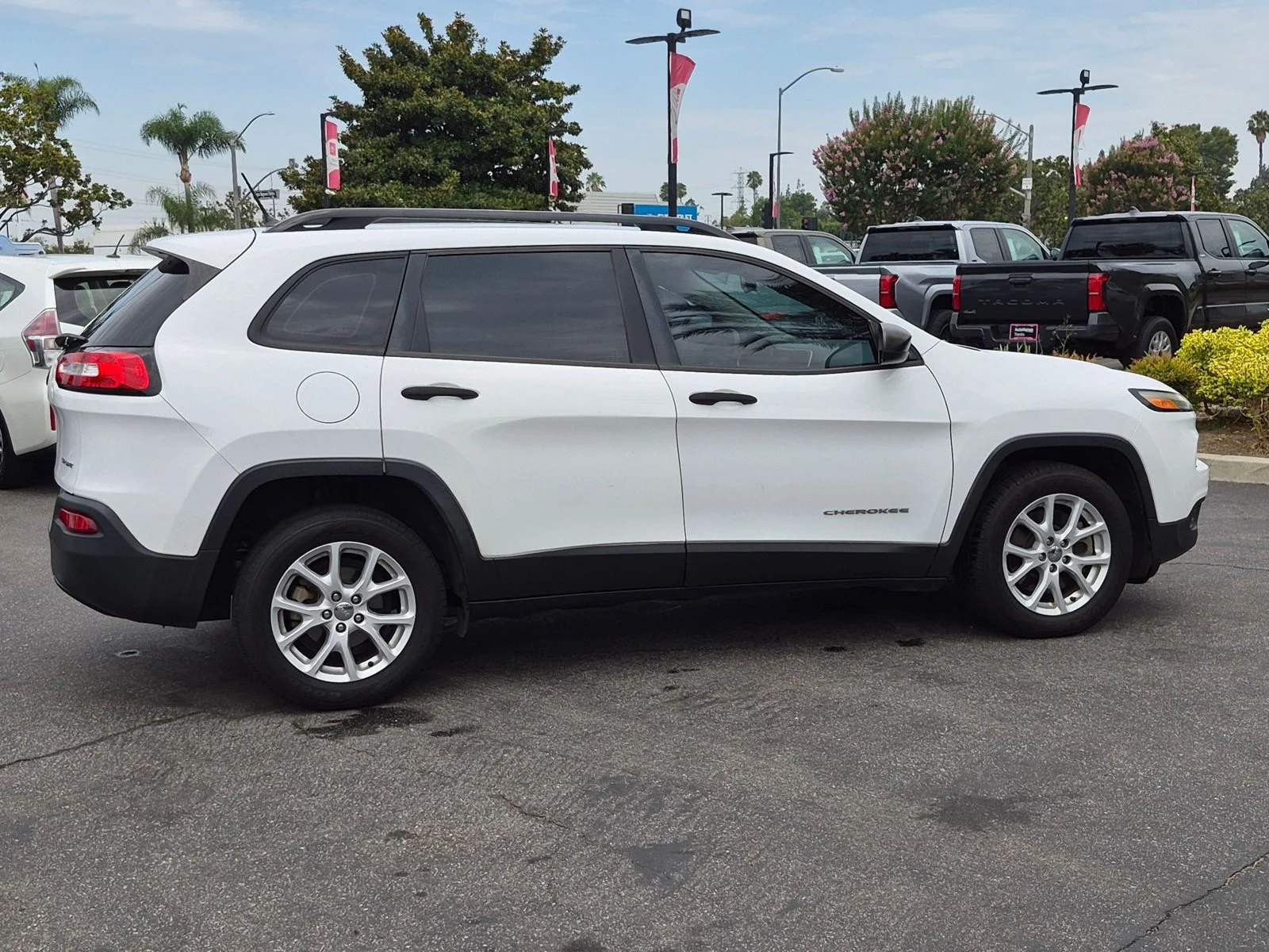 Used 2015 Bright White Clearcoat Jeep Sport image 4