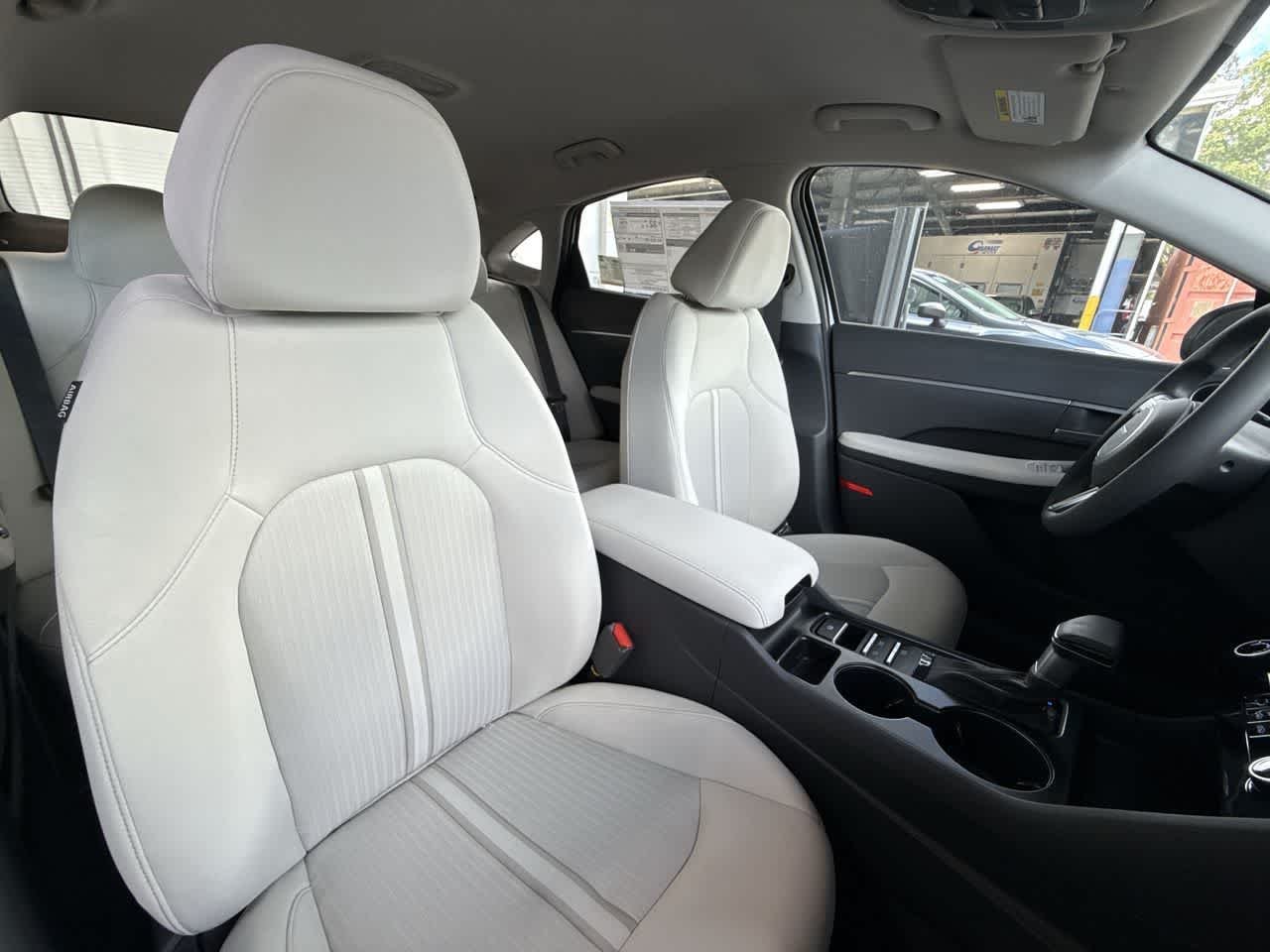 New 2026 Serenity White Hyundai SE image 27