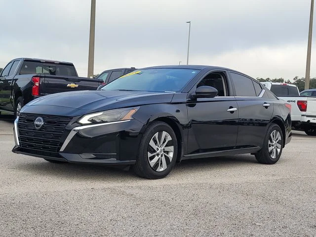 Used 2025 Black Nissan 2.5 S image 32