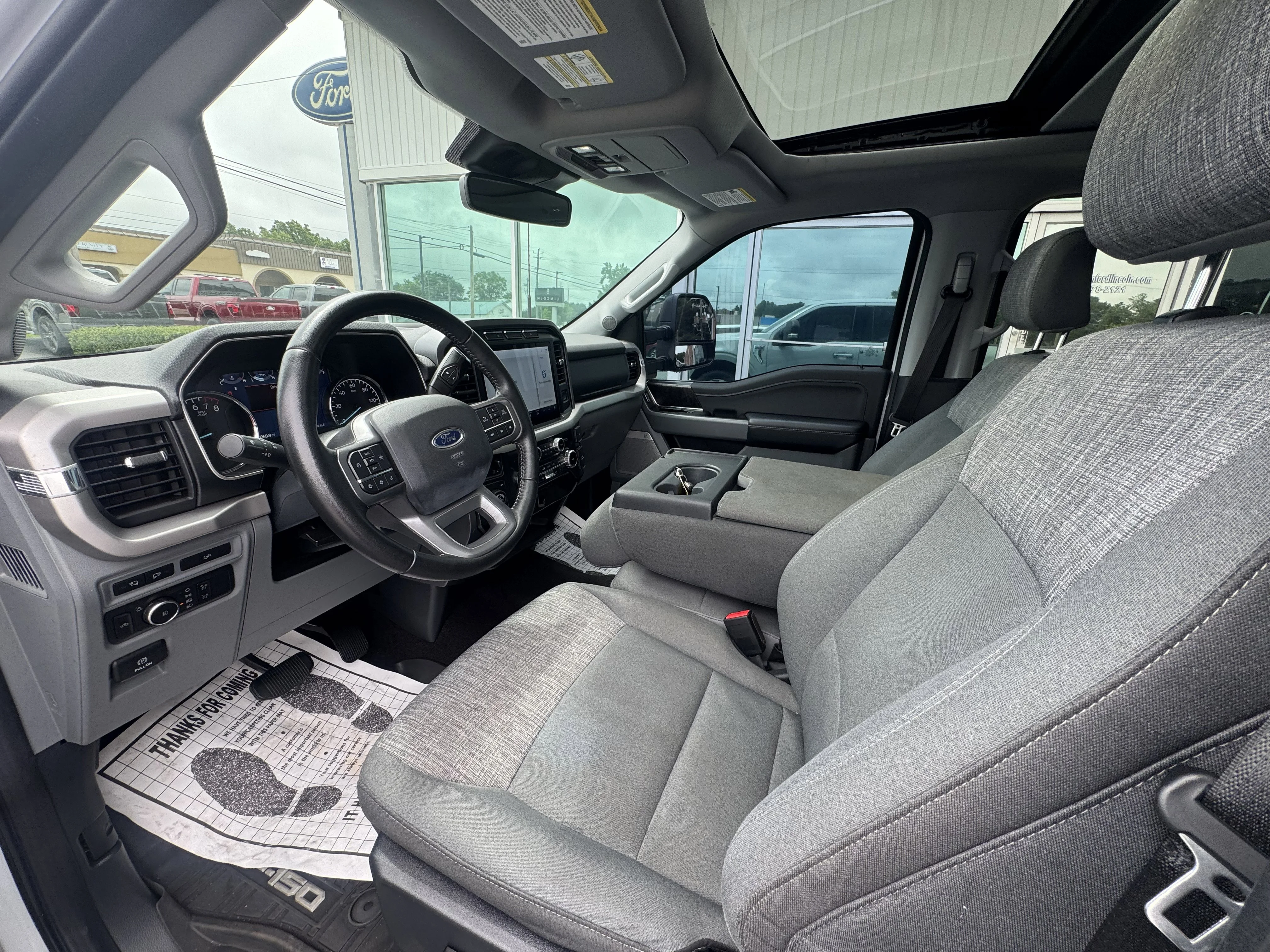 Used 2022 Oxford White Clearcoat Ford XLT image 7