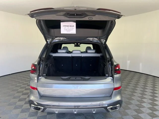 Used 2024 Gray BMW xDrive40i image 34