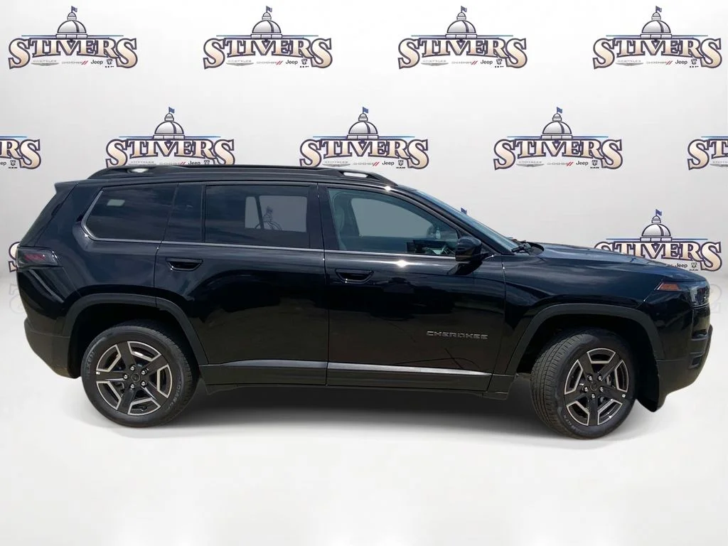 New 2026 Diamond Black Crystal Pearl-Coat Exterior Paint Jeep Limited image 6
