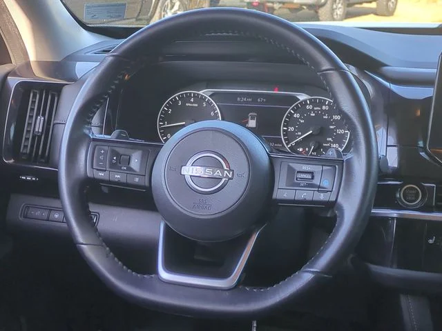 Used 2022 White Nissan SV image 31