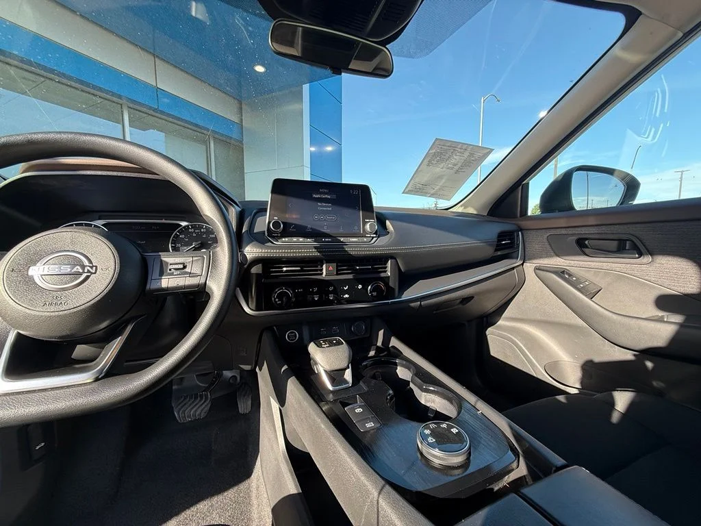 Used 2023 White Nissan S image 22
