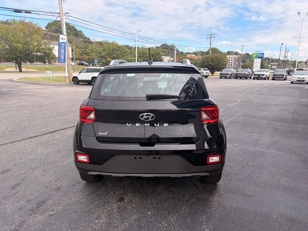 Used 2024 Onyx Black Hyundai SEL image 7