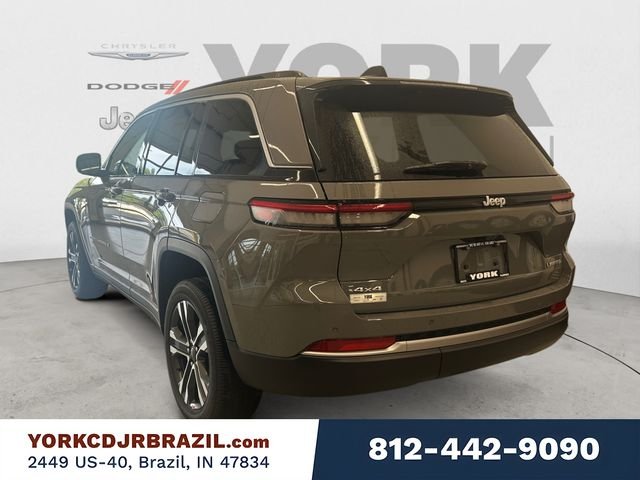 New 2027 Sting-Gray Clearcoat Jeep Limited image 3