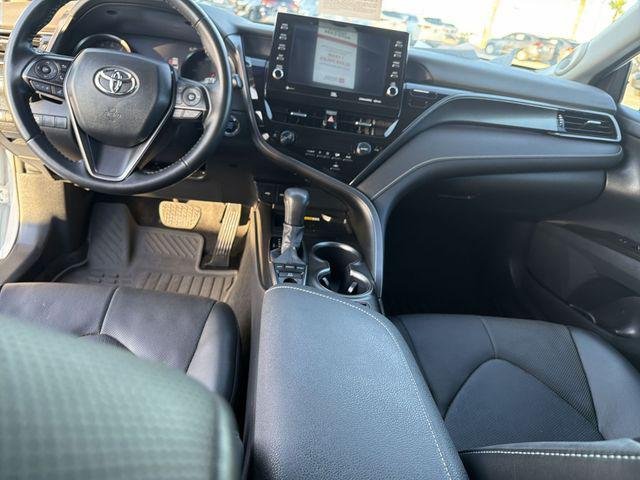 Certified Used 2023 MID BLK/WIND CHILL Toyota  image 14
