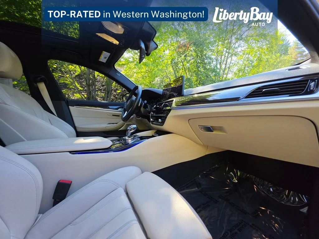 Used 2019 White BMW 530e xDrive iPerformance image 16