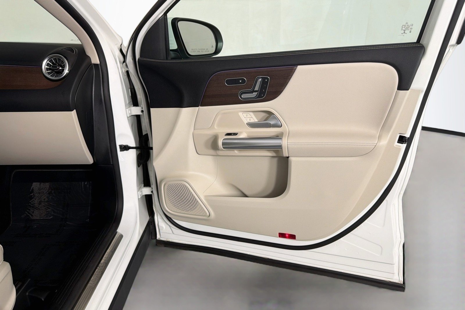 Used 2023 Polar White Mercedes-Benz 250 image 25