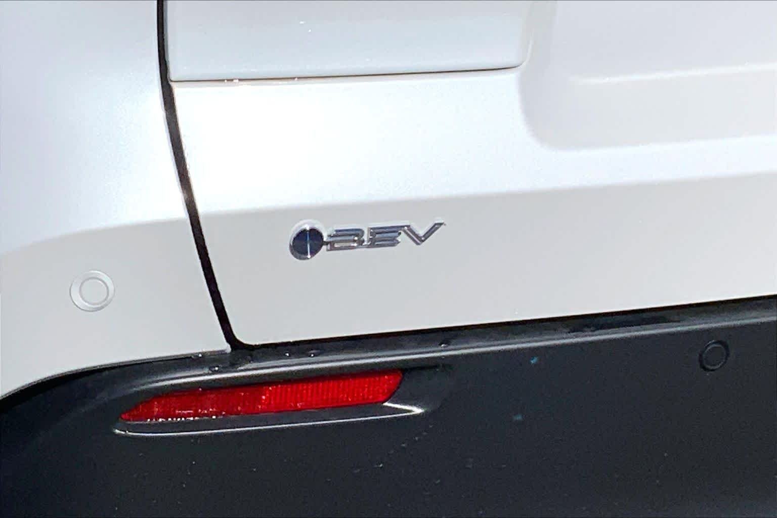 New 2026 Wind Chill Pearl Toyota XLE image 17