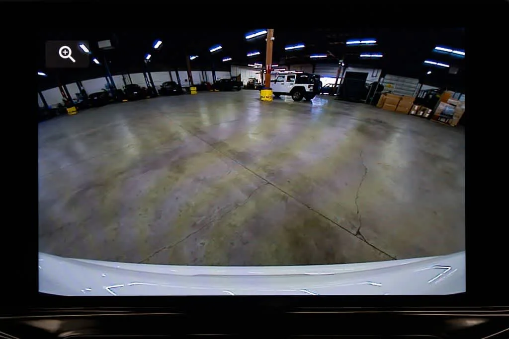 New 2026 Bright White Clear-Coat Exterior Paint Jeep Latitude Altitude image 19