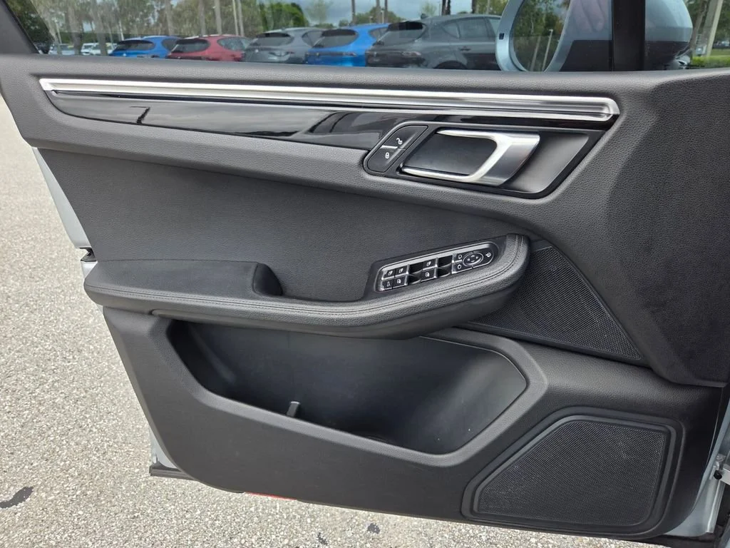 Used 2018 Silver Porsche  image 20